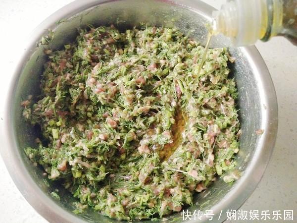 饺子里加什么最香？很多人都不知道，教你1招，保证鲜香多汁