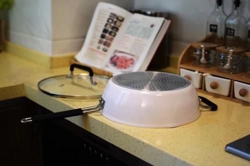 厨房好伙伴 一锅多用 知吾煮平底炒锅