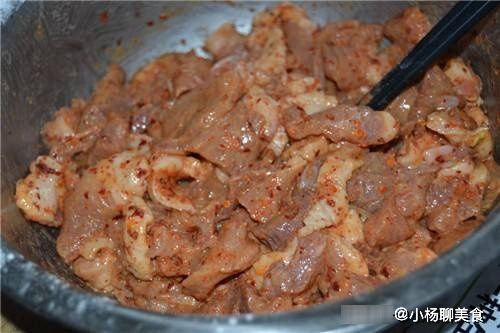 阿婆自制手撕包菜,不用放油,炒出来喷香,爽脆清甜还开胃