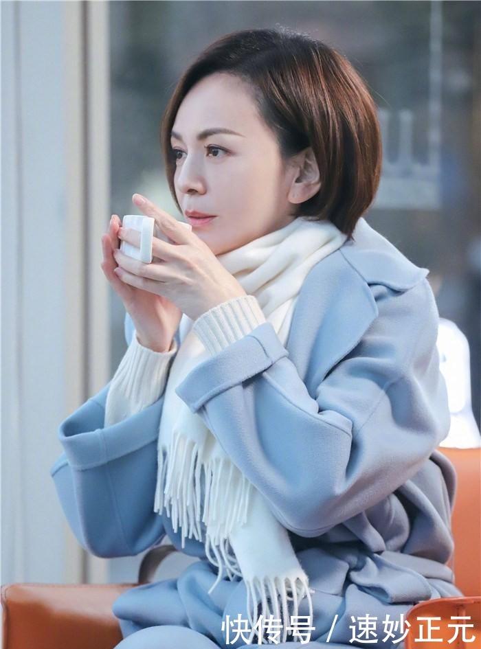 50岁左右的女人，发型不要留羊毛卷和黑长直，这些更洋气