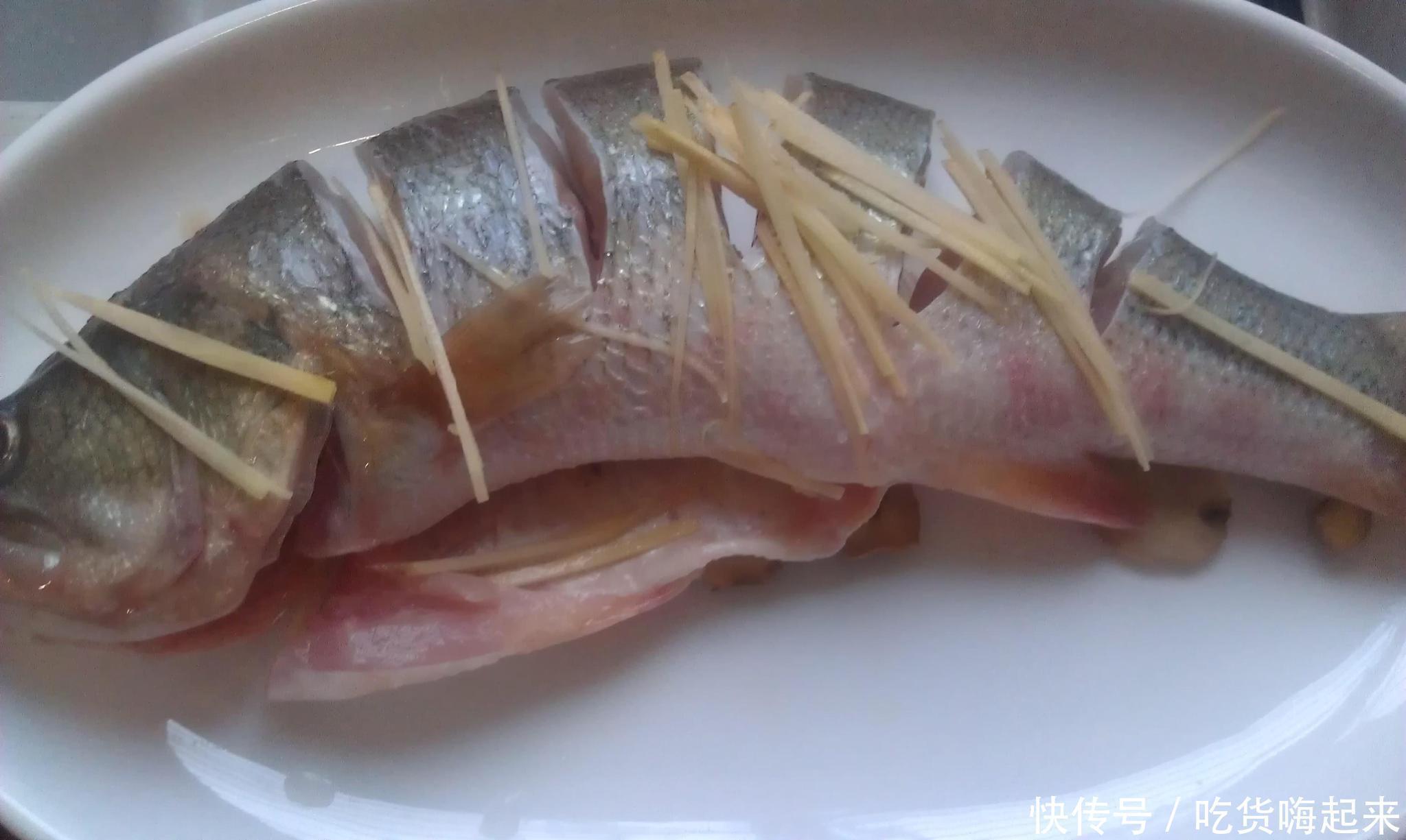 家里人就喜欢这么吃鲈鱼,鲜嫩可口又营养丰富,吃一次就忘不了