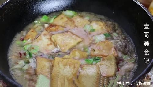 吃肉|白菜别再直接炒了，加1块豆腐，比吃肉还过瘾，上桌连汤汁都不剩