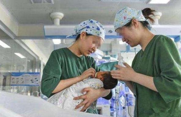 小徐|母亲给娃取名“余林”,医生将出生证打错,宝妈看后笑了:不改了