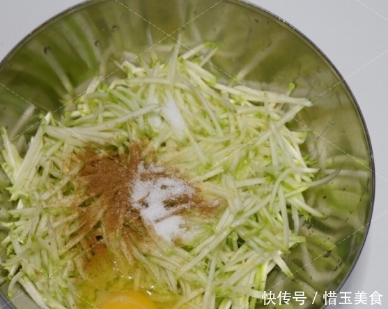 这块小饼当早餐,家人吃1次回味3天,简单好做,成本实惠,好吃