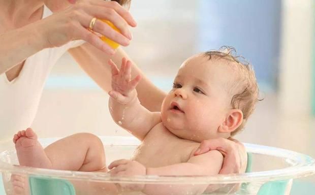 新生儿出生时,医院为何要留脚印?医生不会告诉你,但家长要知道