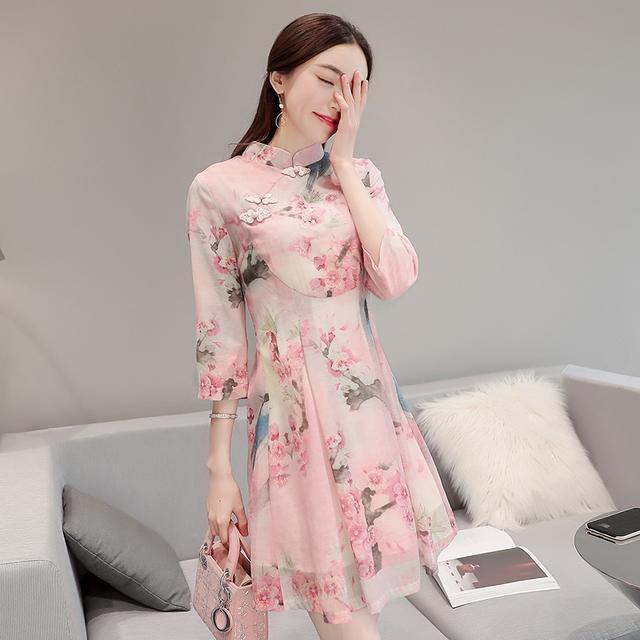 刺绣 秀丽改良版旗袍,尽显东方女性优雅韵味