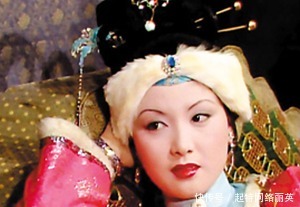 意味深长|刘姥姥一进荣国府,王熙凤两次意味深长的笑容,道尽人情冷暖