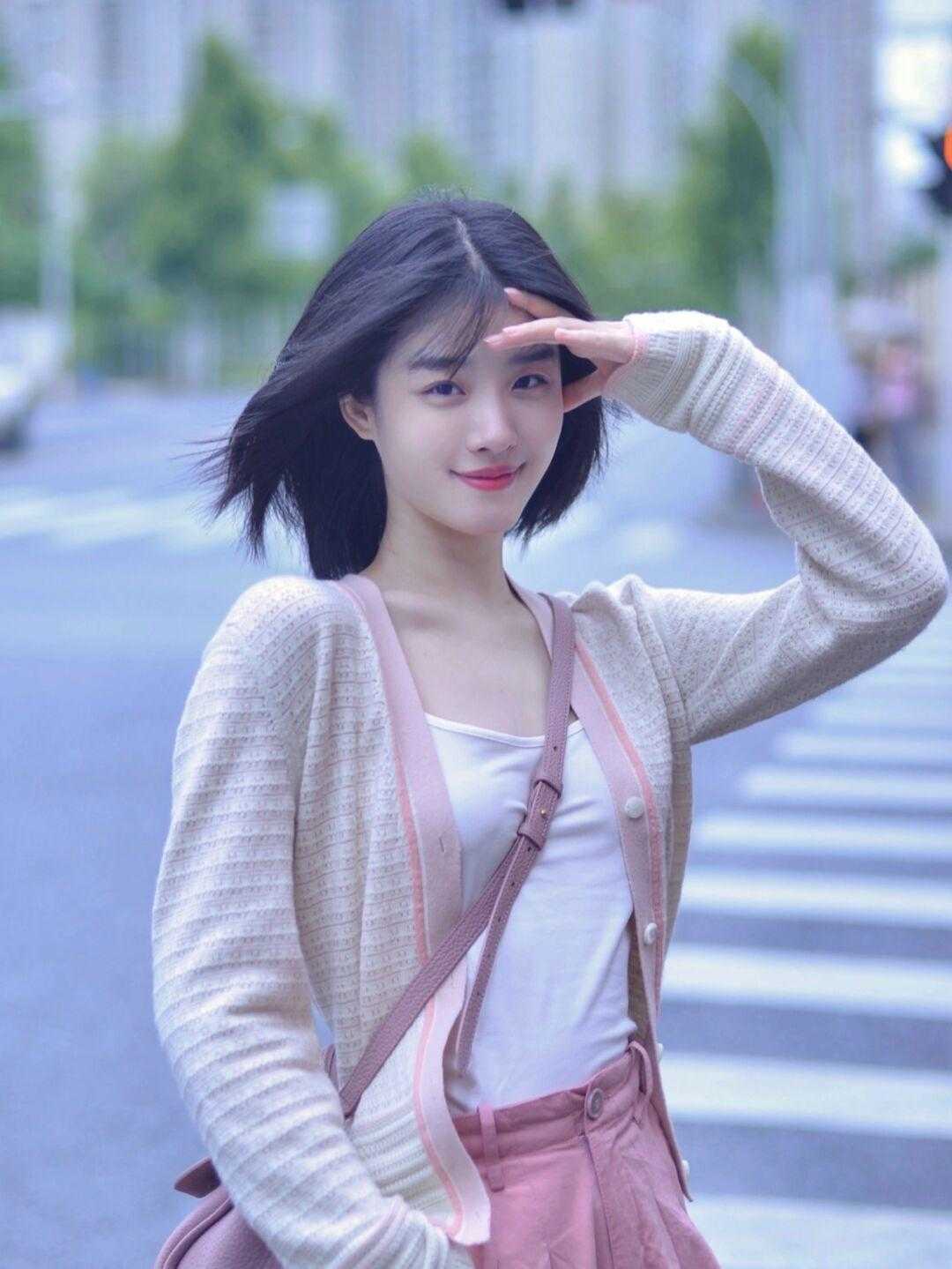 穿衣|穿衣不用太复杂，简单也是一种美，穿出好气质