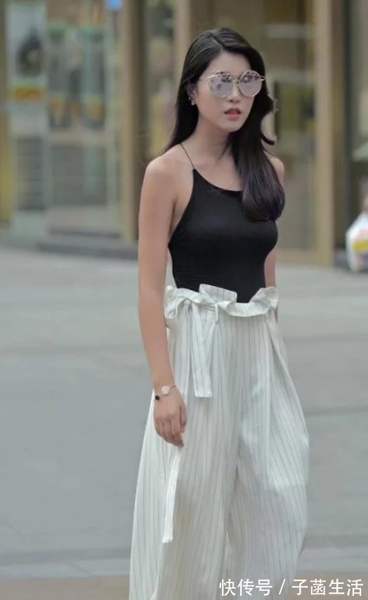 阔腿裤|街拍:阔腿裤搭配黑色吊带衫,美女身材太完美,让人无法遗忘
