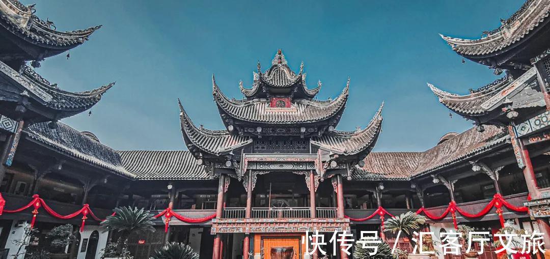 井盐|去年才通高铁,这座“十八线”国内小城,凭什么就火到了国外?