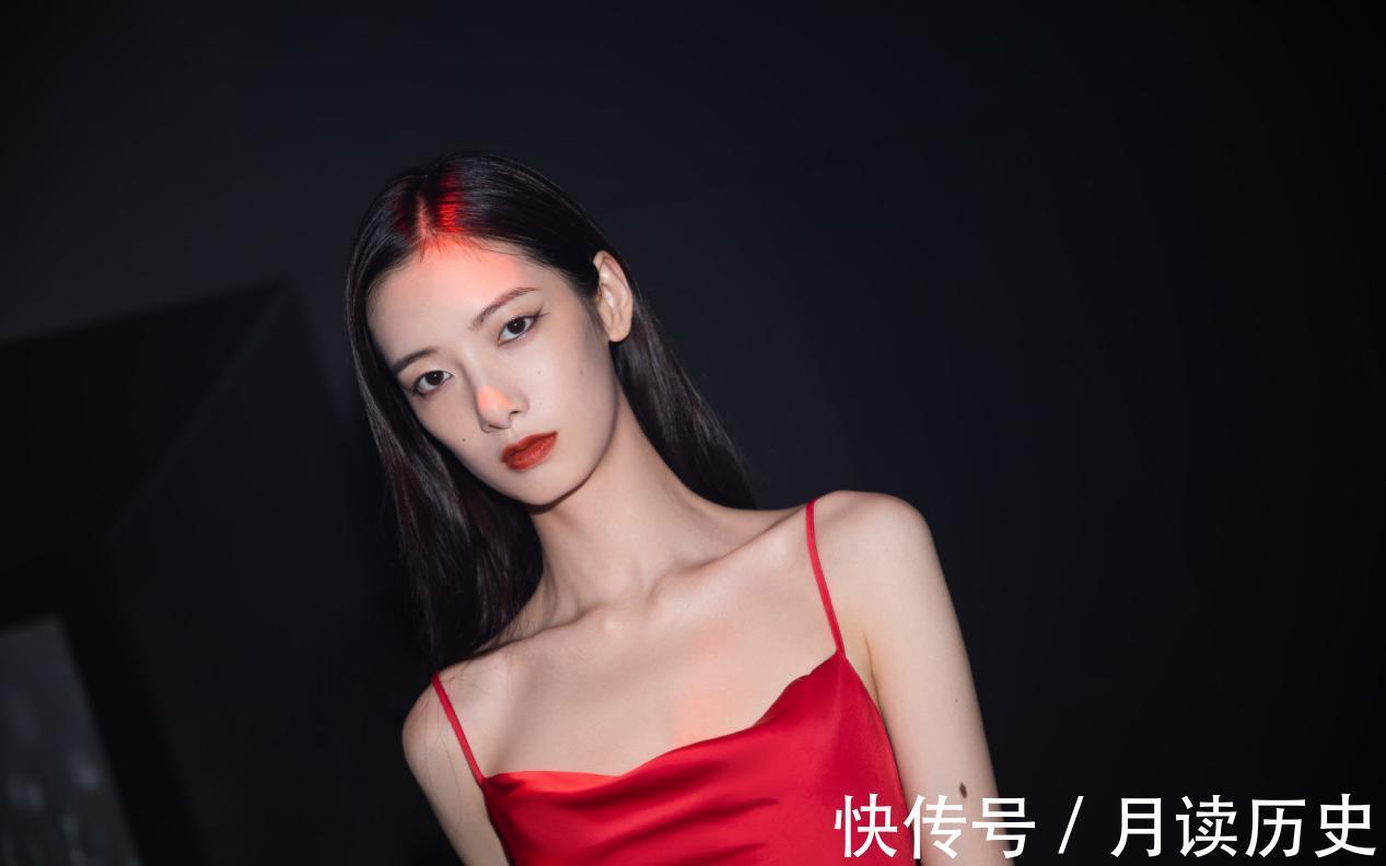 女生|普通女生脸上有3个特点,就是难得的“冷感美人”,太气质了