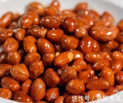 味料|炸花生米容易返潮别急，大厨教你再加这味料，花生酥脆不回软！