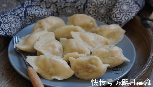 第一次用它来包饺子，超乎想象的好吃，皮薄大馅，个顶个的鲜