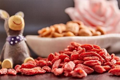 臀部|女性若体内雌激素不足了，身体会出现几个“丑态”，希望你没有