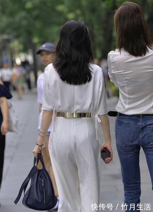 精致 美艳精致的美女,蓝色真丝连衣裙,凸显高贵气质