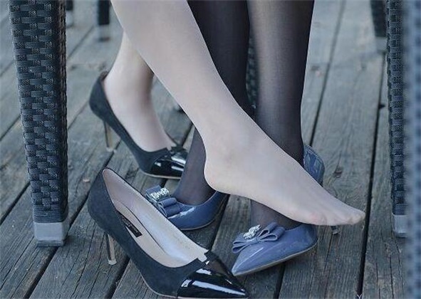 羊反绒 细跟鞋非常的青春活力,平添几分难以诉说的魅力