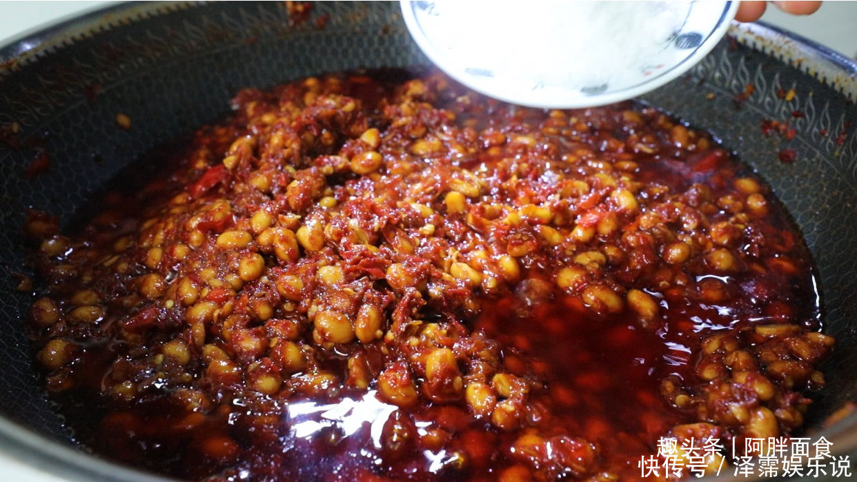 好吃|黄豆酱最简单做法,上手快做出来又好吃,配馒头一顿我能吃3个