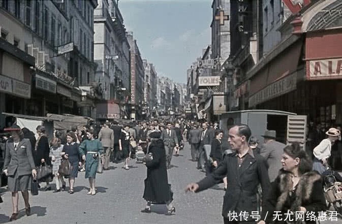 德军士兵|1941年德军占领下的巴黎:美女盛装逛街,德军看报纸也得花钱