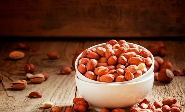 胃痛|山东一男子坚持吃“花生米”养胃,2个月后,身体有了什么变化?