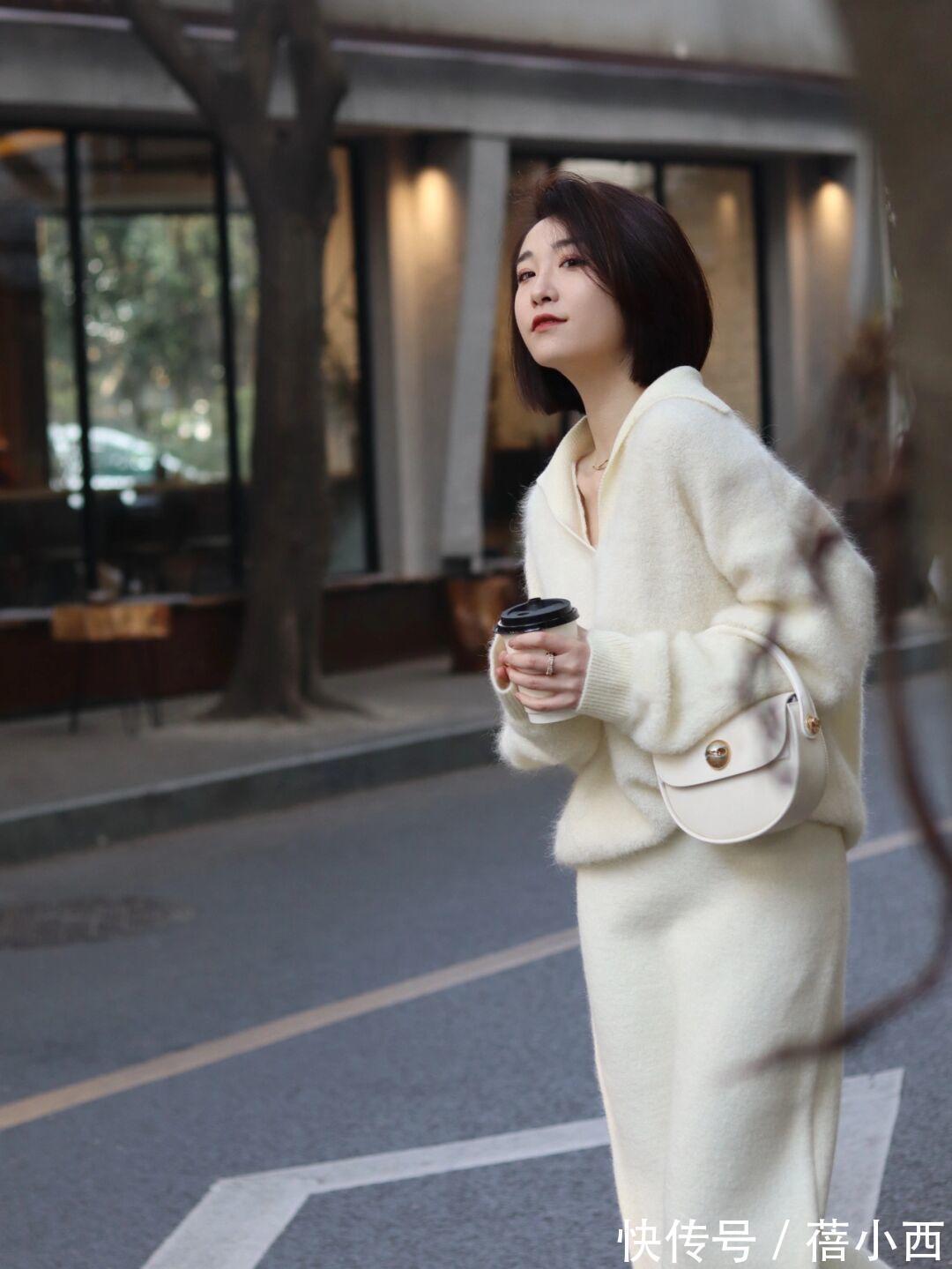 穿搭|终于找到适合普通女生的单品了,冬季穿“毛衣”是首选,高级时髦
