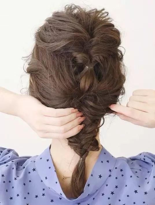 卷发怎么扎简单又好看，学会这5种就够了