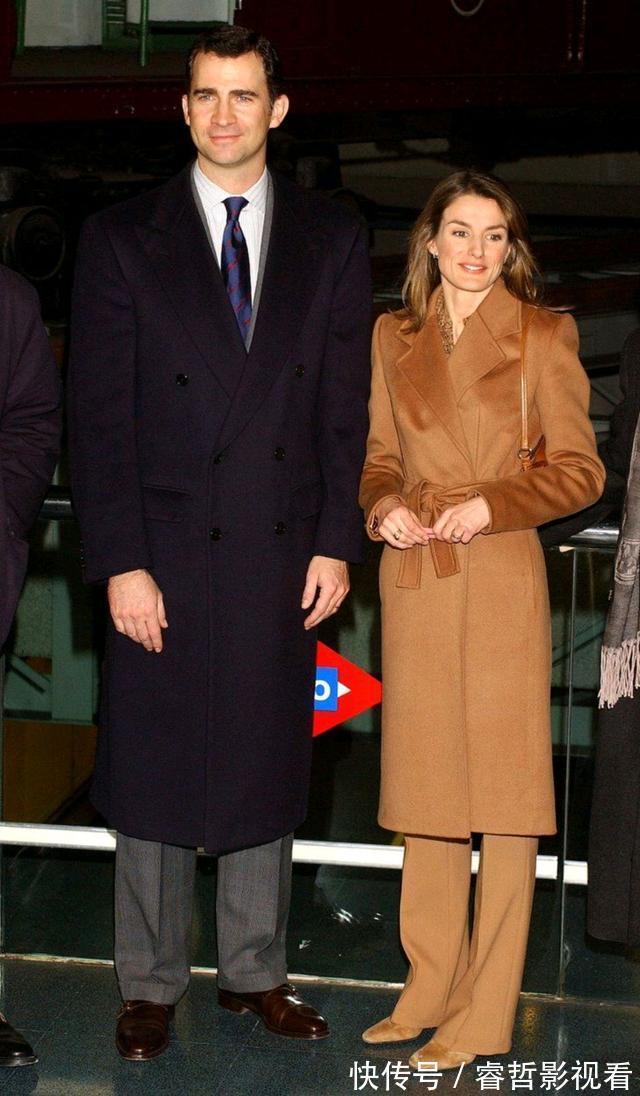 深色 降温怎么穿搭?西班牙王后抗冻有一套,时尚并不意味着一定露腿