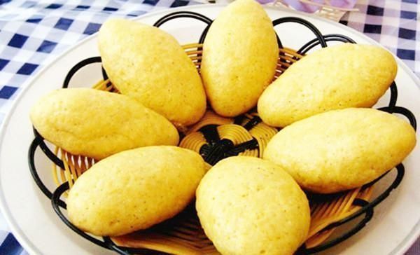 玉米面别再蒸发糕了,教你个做法,不蒸不煮不油炸,比吃肉还过瘾