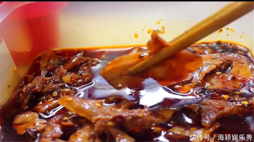 美食|棒棒鸡和钵钵鸡不是同一道菜,竟然是两种美食,它们的区别在哪