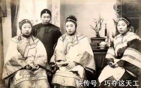 陋习@古代男子的畸形审美三寸金莲,从铁莲、银莲到金莲!