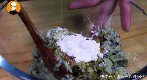 茄子教你新吃法，不用炒不凉拌，一次做一大盘，上桌就扫光