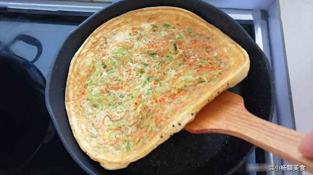 补钙|早餐没营养?不用面粉做这道早餐饼,补钙又健康,出锅后金黄喷香