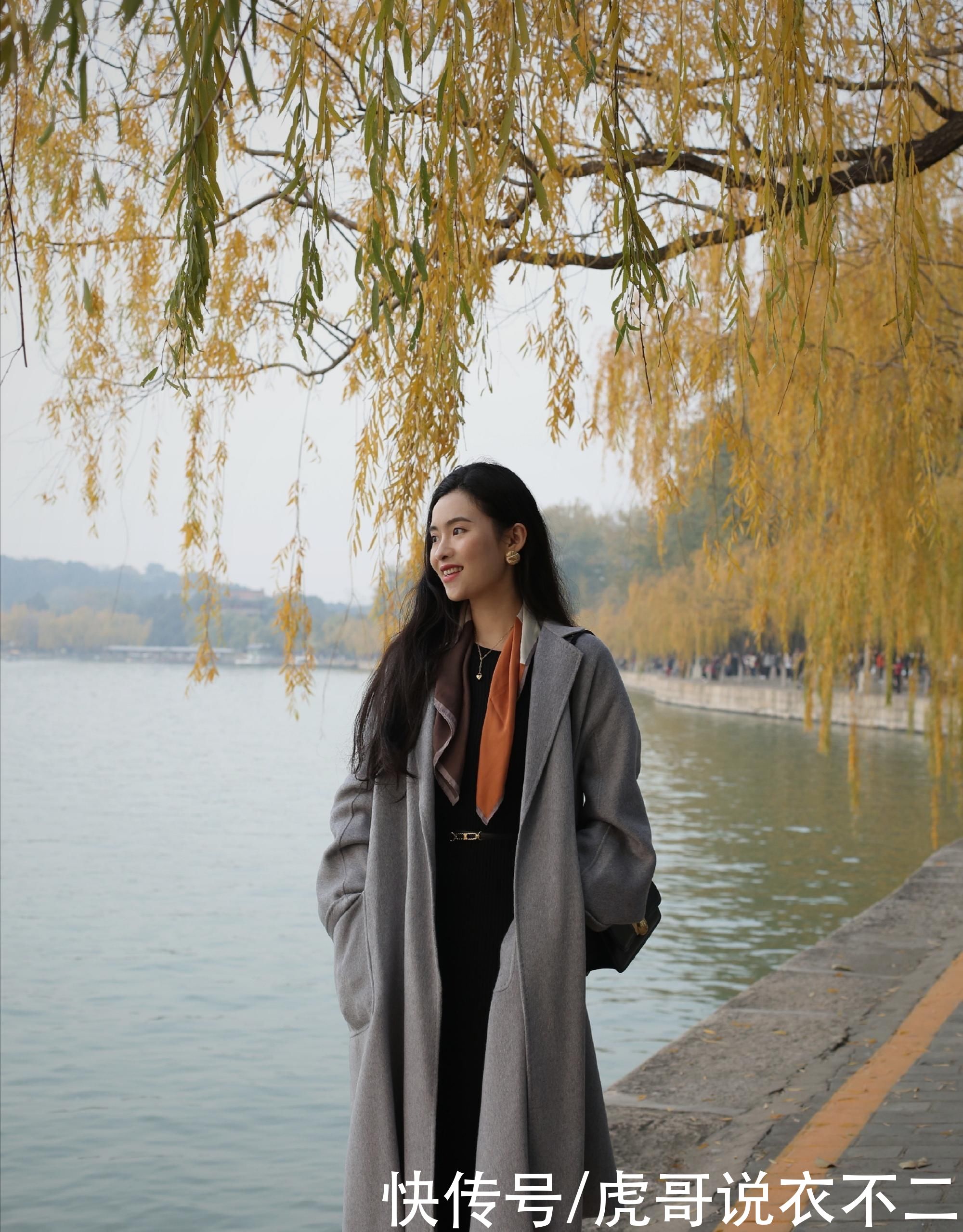 40岁女人穿对衣服“隐藏”年龄,优雅大气的穿搭,直接照着穿