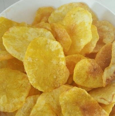 孩子爱吃薯片不用买，在家就能做，1分钟出锅，酥脆掉渣不油腻！