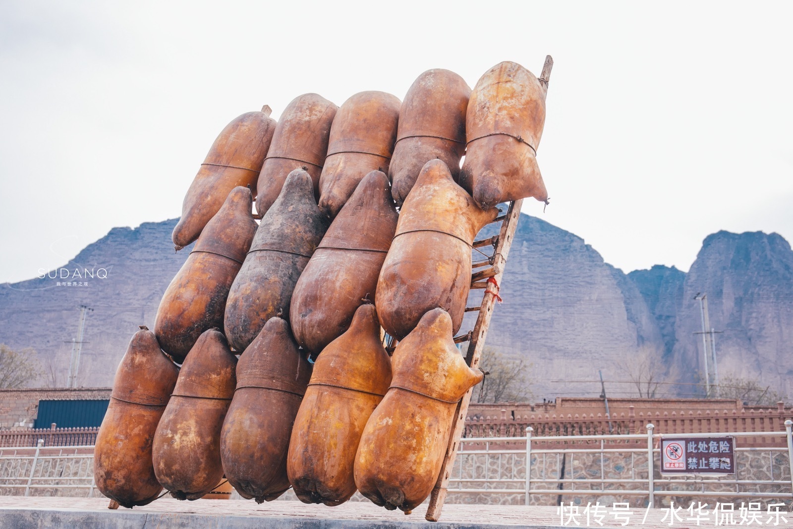 用动物的皮制作“船”,这个有千年历史的筏子,游客称“残忍”