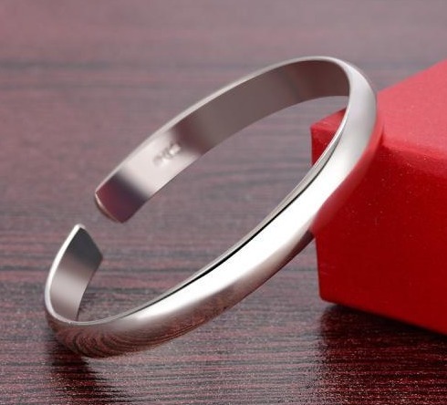 好处|佩戴“银手镯”的女性,10年后身体会有啥变化很多人戴错了