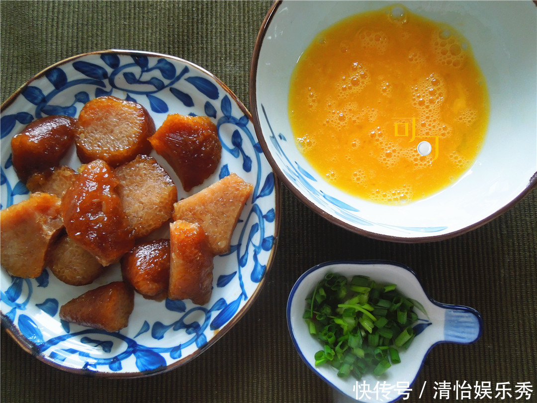 根葱|家里的粽子别再蘸糖吃了,换个吃法,2只鸡蛋1根葱,煎一煎太香了
