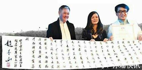 微博@65岁刘晓庆书法造诣颇深,时常晒出个人书法作品