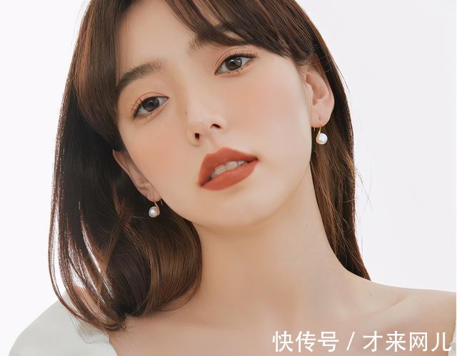 丝巾 最近流行一种风格，叫“心机女孩的不心机穿搭”，照搬着用就很美！