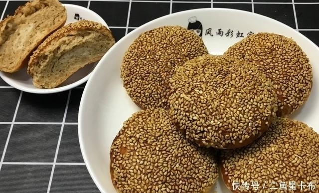 想吃麻酱烧饼吗老阿姨教你自己在家做,酥脆香甜,个个鼓大包