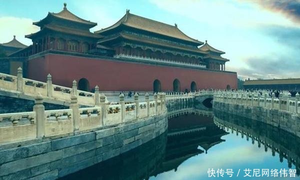 习俗|清朝灭亡百年后,爱新觉罗氏的后裔,还在守着清朝皇室习俗