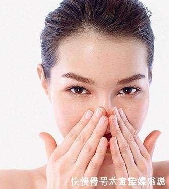 草莓鼻|想要解决鼻翼上的黑头牢记这几招,让你轻松告别“草莓鼻”