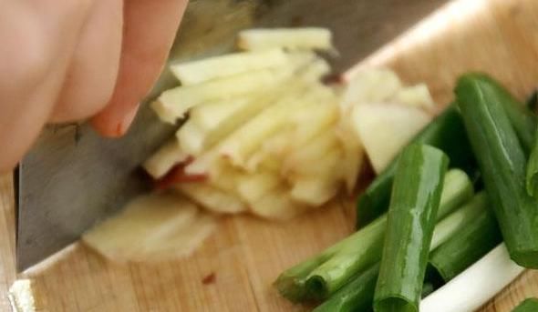 常生活中|经常吃青葱的人可以收获五大好处,其中之一,大多数人都想要!