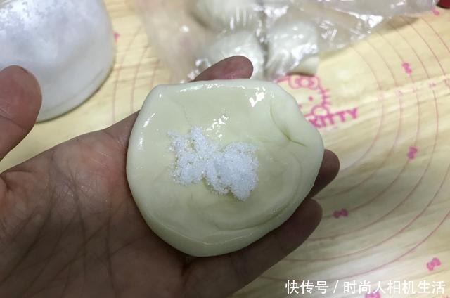 做法|面粉换个做法,个个空心,鼓大泡,咬一口酥掉渣,比面包好吃