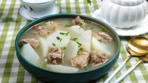 食物|7岁男孩缺钙停止发育,身高仅1米,儿科医生怒斥:这2种食物别再纵容娃吃