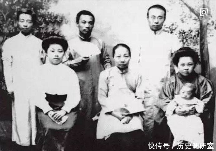 她身为原配,却给小妾养儿子,一生无爱无性,临死却说了这么句话