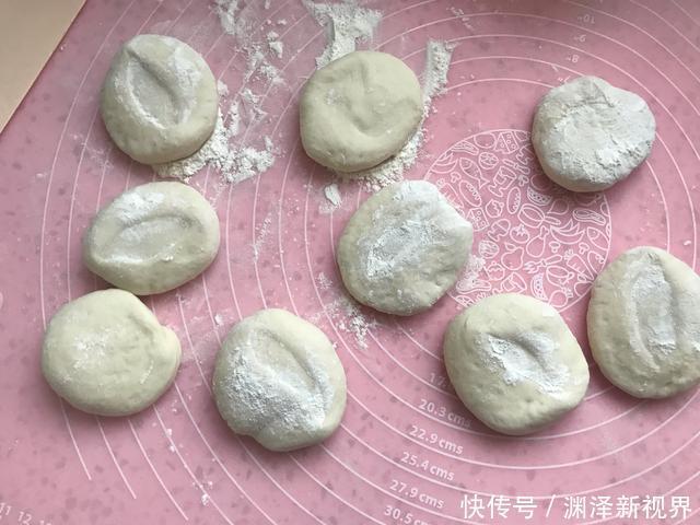  就可以|教你在家自制豆沙饼，做法和包子差不多，皮脆里香糯