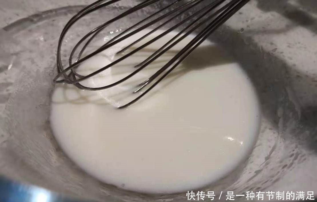 做好这一步,普通的戚风蛋糕,也能拥有“水光肌”