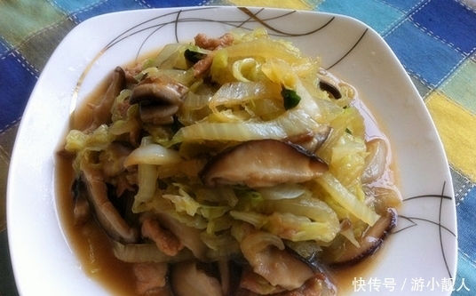 大白菜|家常菜里,大白菜加它一起炒,好吃又下饭大人小孩都抢着吃!