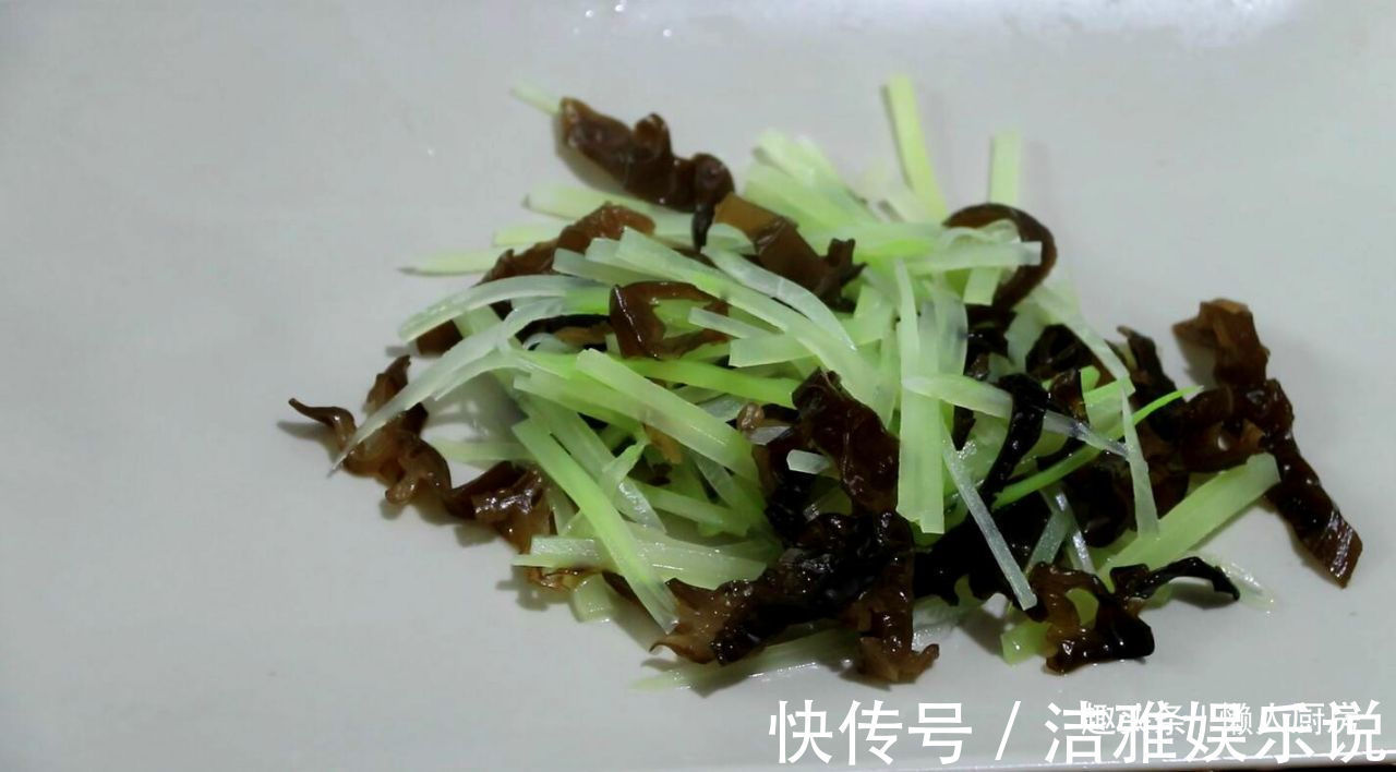 肉嫩|蛏子别只会炒着吃，教你做一碗蛏子汤，鲜中带香，肉嫩不老
