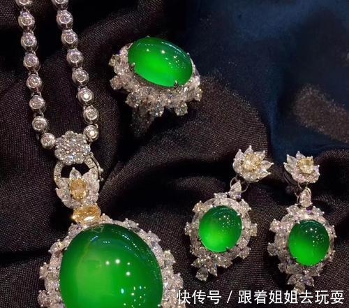 惹万千少女流连的阳绿翡翠究竟是什么样,它到底贵在哪里,怎么看